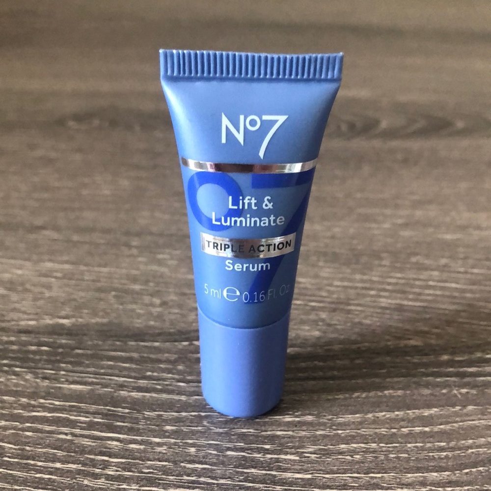 ❤️$5 NWT No7 Lift & Luminate Triple Action Serum